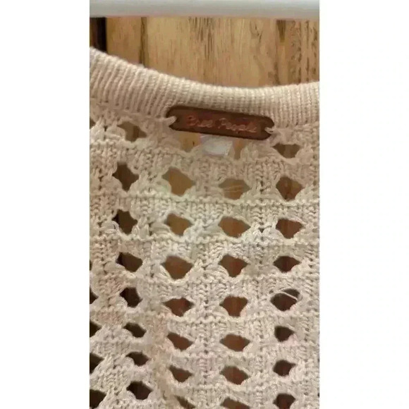 Free People cream colored cropped sweater size M - Picture 2 of 6